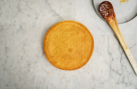 Nusstorte Confiserie Setting Topdown Publireportage 2